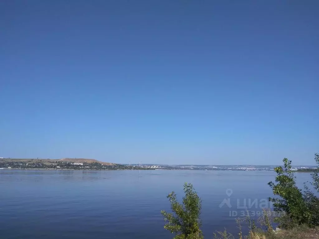 Участок в Саратовская область, Энгельсский район, Красноярское ... - Фото 0