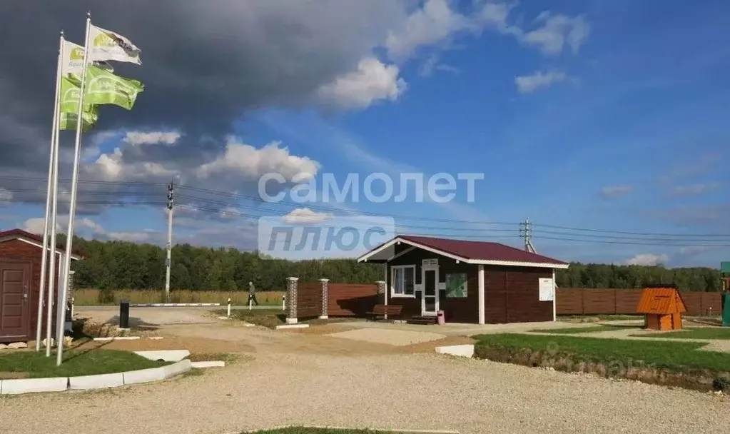 Участок в Калужская область, Совхоз Боровский с/пос, д. Комлево ул. ... - Фото 1