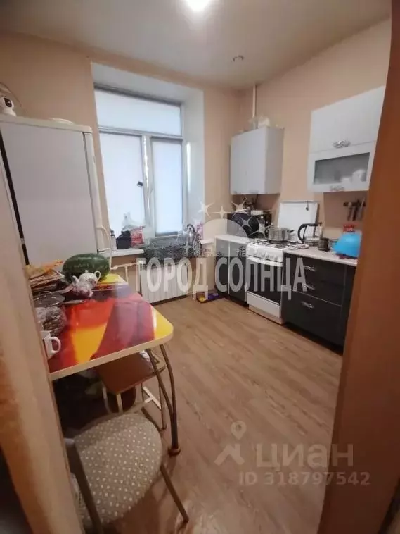 3-к кв. Омская область, Омск ул. 11-я Линия, 181 (64.0 м) - Фото 0