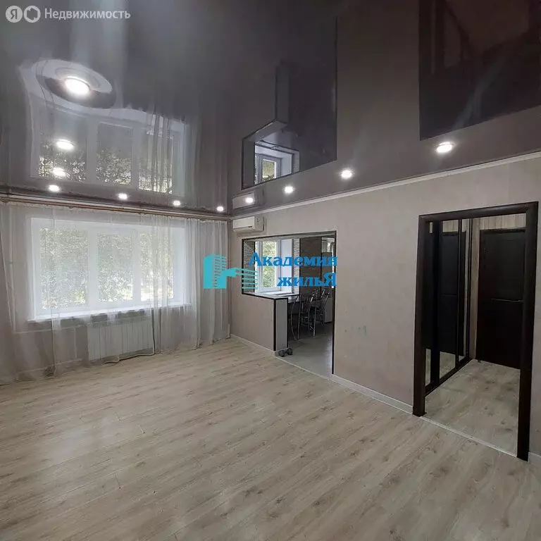 3-комнатная квартира: Балаково, улица Набережная 50 лет ВЛКСМ, 18 (61 ... - Фото 0