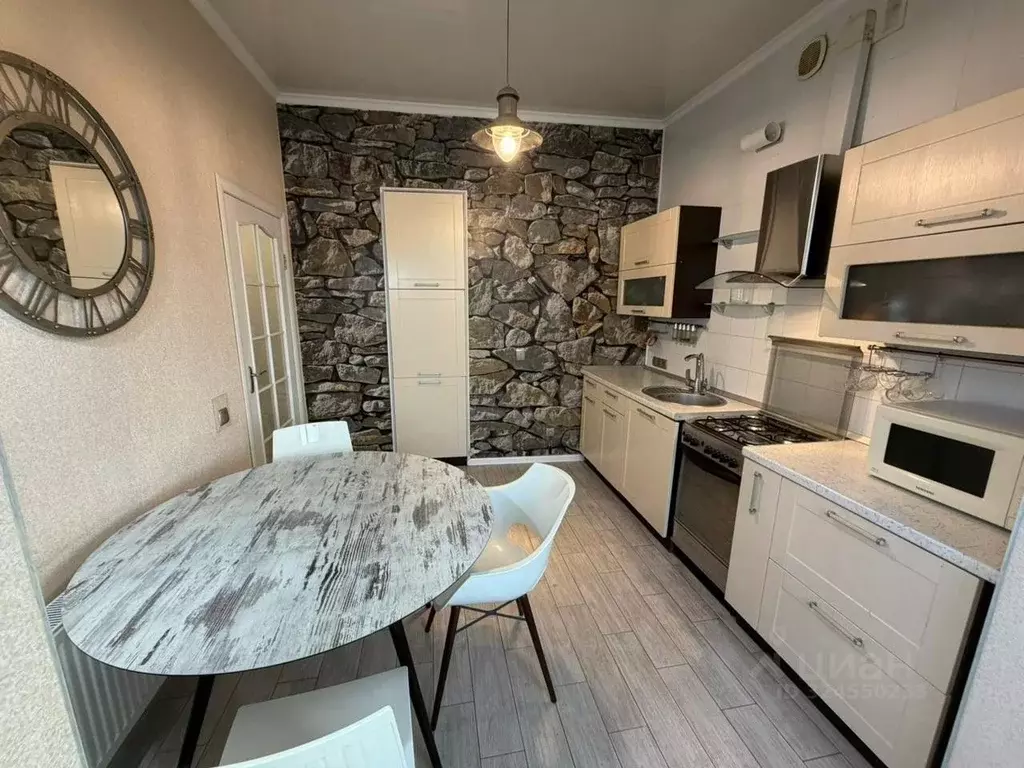 2-к кв. Крым, Симферополь ул. Петропавловская, 5 (58.0 м) - Фото 1