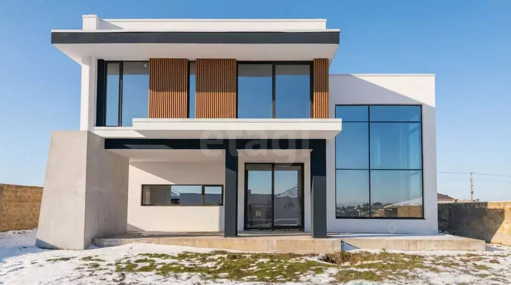 Дом в Крым, Симферопольский район, с. Мирное ул. Славы (283 м) - Фото 1