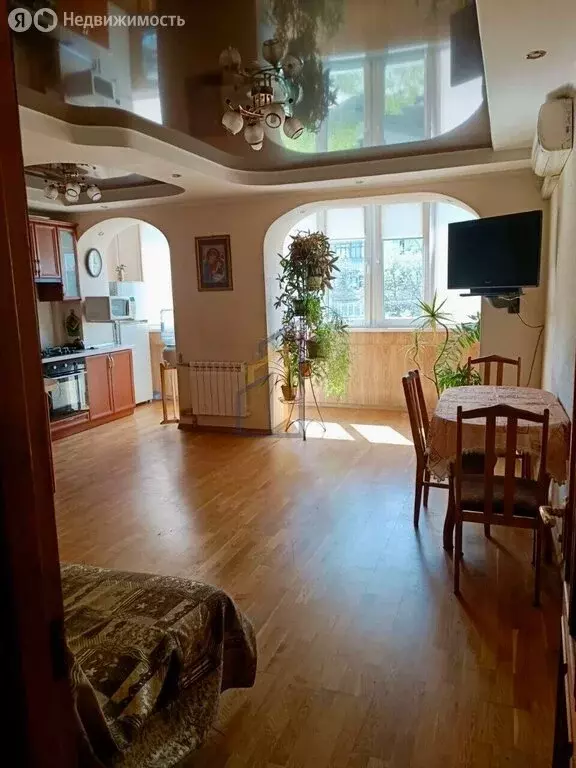 3-комнатная квартира: Евпатория, Перекопская улица, 6 (57.2 м) - Фото 1