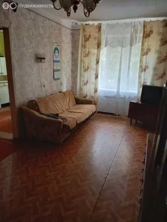 3-комнатная квартира: Каменск-Шахтинский, улица Ворошилова, 10 (53 м) - Фото 0