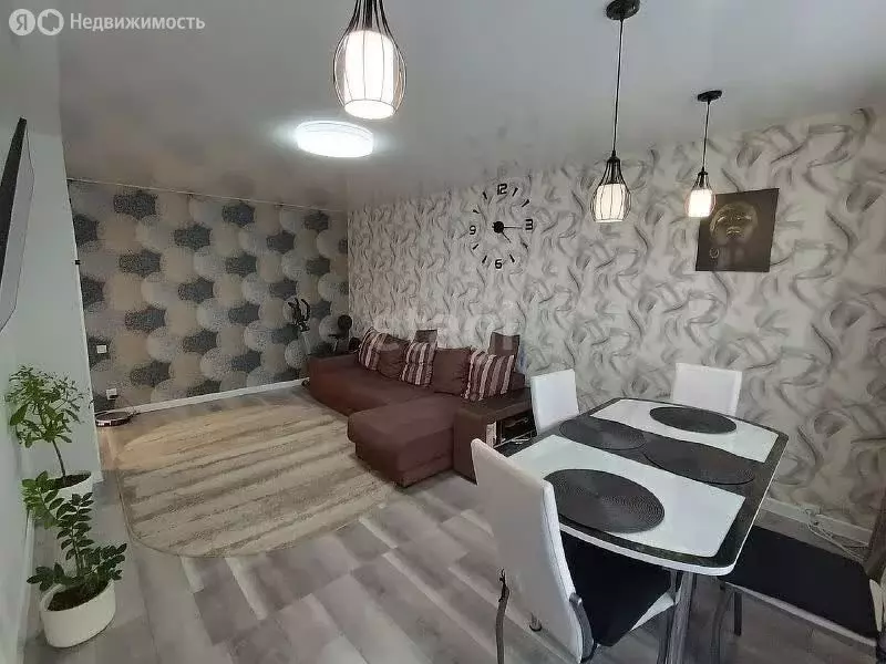 3-комнатная квартира: село Обуховское, Школьная улица, 1А (64.1 м) - Фото 0