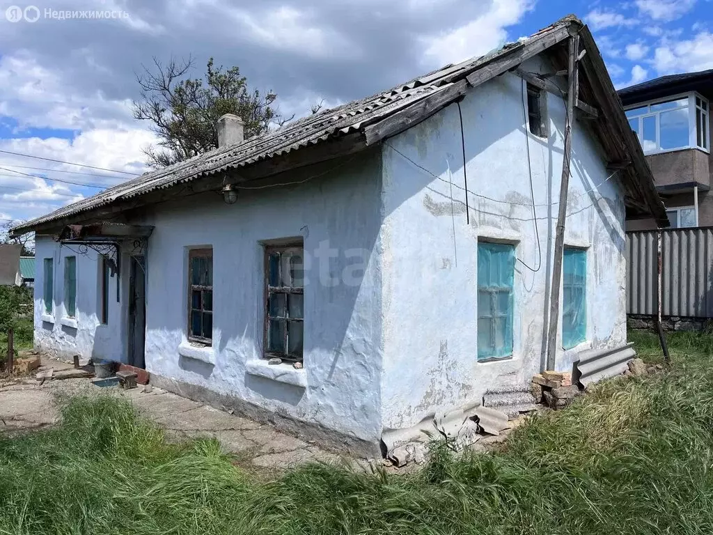 Дом в Сакский район, Ореховское сельское поселение, село Червоное, ... - Фото 1
