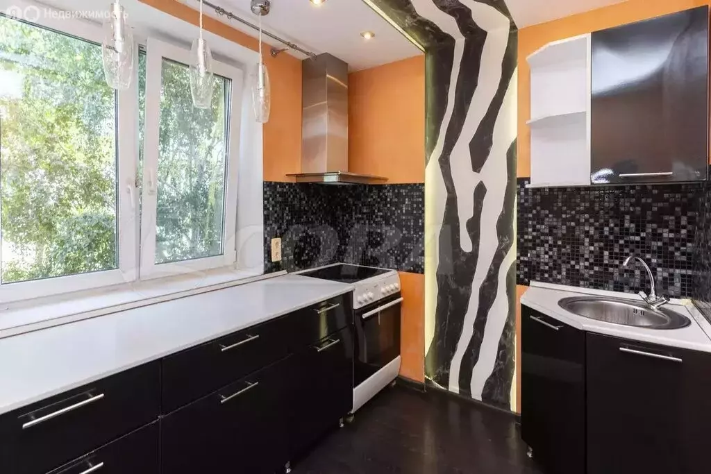 1-комнатная квартира: Тюмень, улица Пермякова, 21 (33 м) - Фото 1