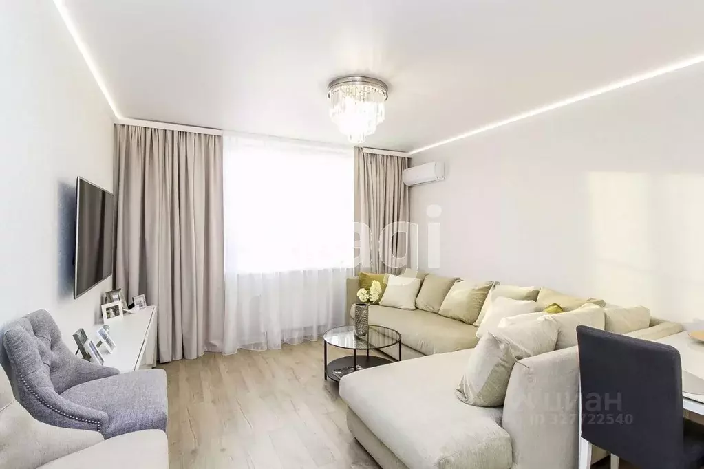 2-к кв. Тюменская область, Тюмень ул. Газовиков, 79 (64.2 м) - Фото 1