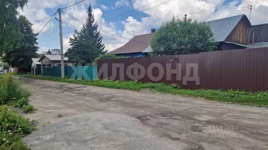 Дом в Новосибирская область, Новосибирск ул. Побежимова (59 м) - Фото 0