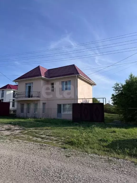 Дом в Крым, Симферополь ул. Бекира Османова (150 м) - Фото 1