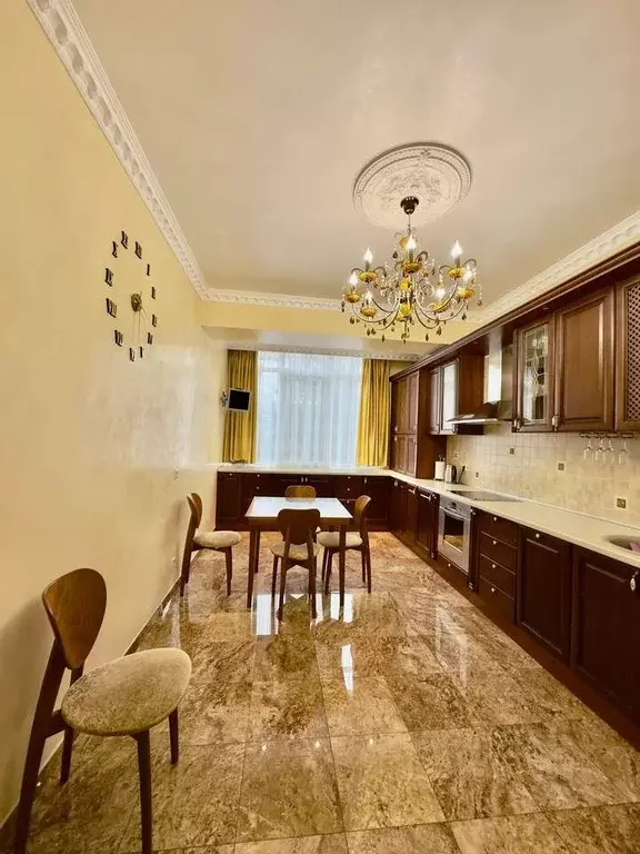 4-к кв. Крым, Симферополь ул. Луговая, 4к2 (190.0 м) - Фото 1