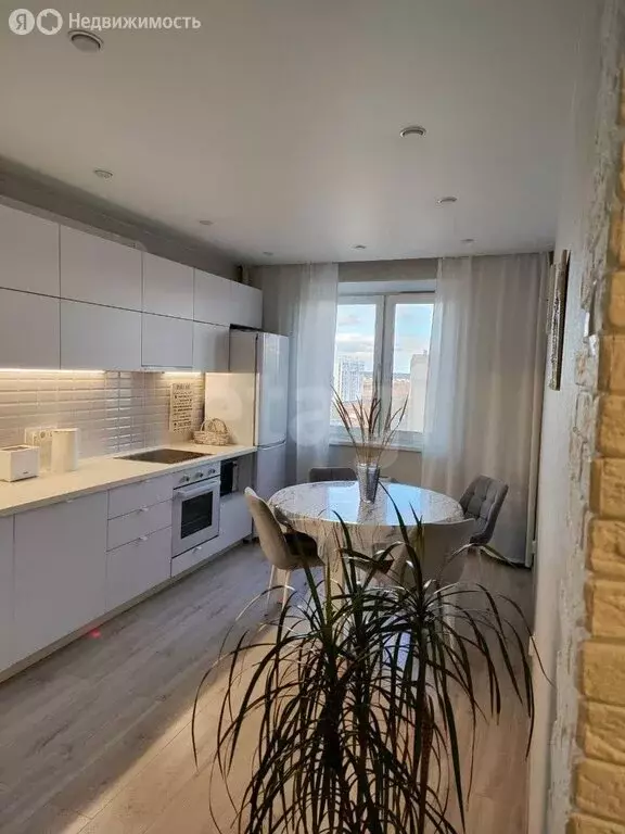 3-комнатная квартира: Курган, жилой район Заозёрный, 7-й микрорайон, 9 ... - Фото 0