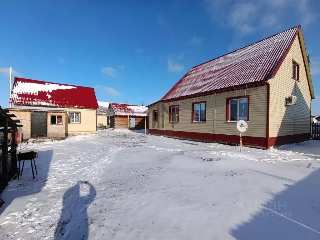 Дом в Омская область, Таврическое рп ул. 6-я Омская, 9 (100 м) - Фото 1