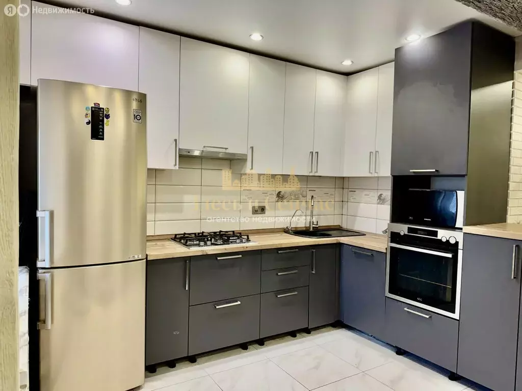 3-комнатная квартира: Казань, улица Кулахметова, 17к3 (59 м) - Фото 1