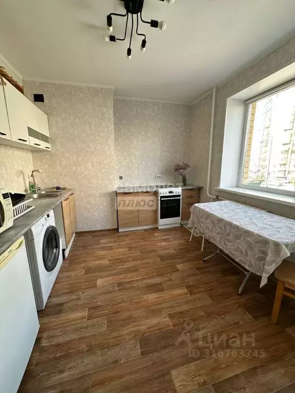 3-к кв. Тюменская область, Тюмень ул. Николая Ростовцева, 18 (72.8 м) - Фото 0