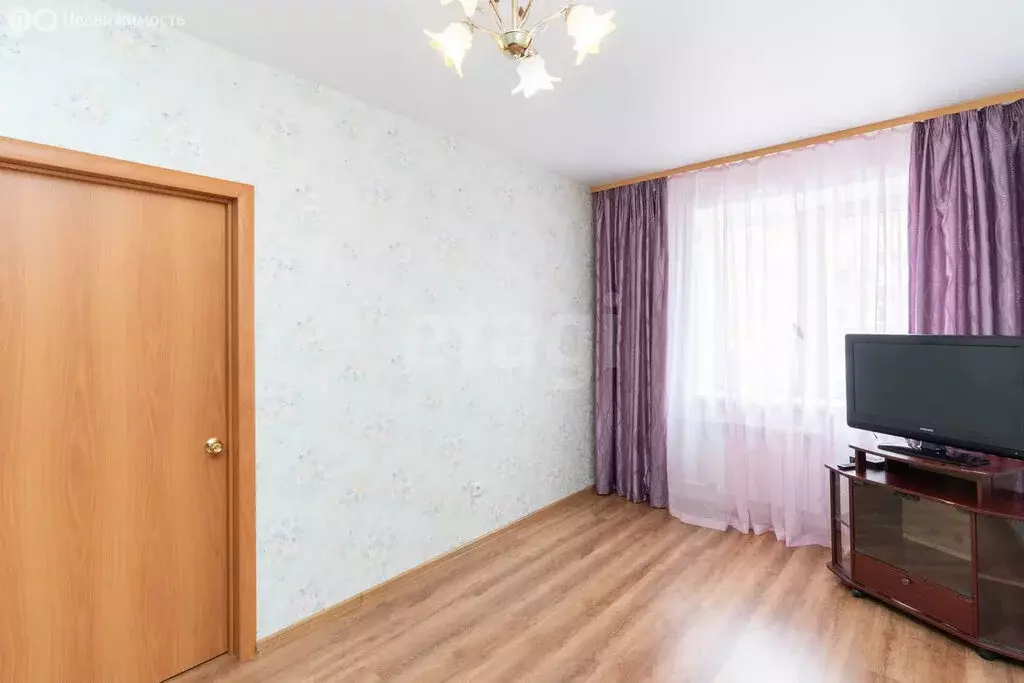 1-комнатная квартира: Тюмень, улица Монтажников, 45 (42 м) - Фото 1