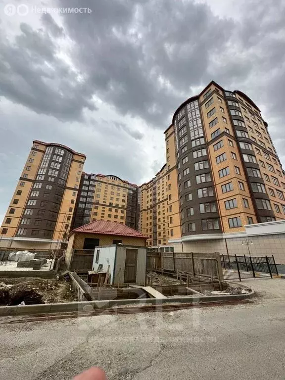 3-комнатная квартира: Каспийск, улица Магомедали Магомеджановa, 31Б ... - Фото 1