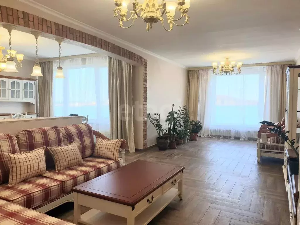 4-к кв. Приморский край, Владивосток ул. Басаргина, 42 (129.6 м) - Фото 0