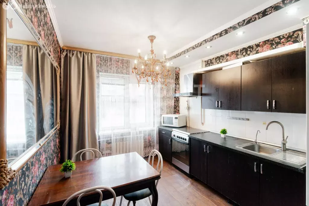 3-комнатная квартира: Омск, улица 70 лет Октября, 10/2 (63 м) - Фото 1