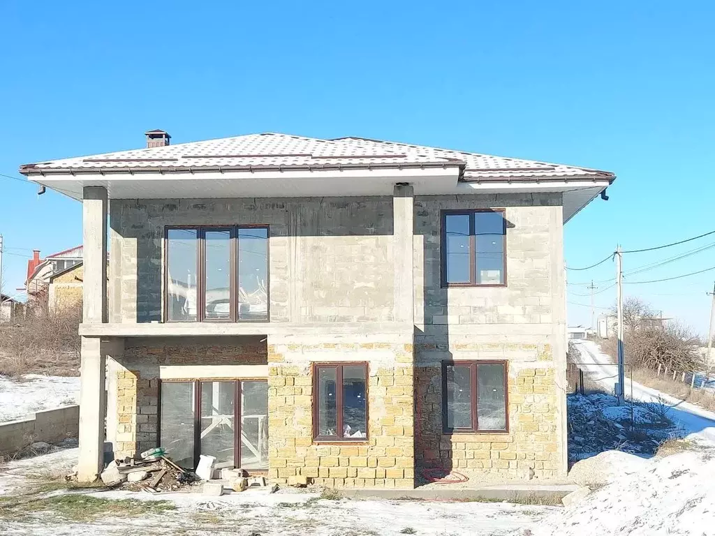 Дом в Крым, Симферопольский район, с. Доброе ул. Кизиловая (261 м) - Фото 1