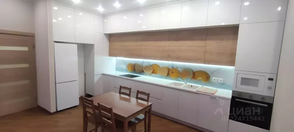 3-к кв. Омская область, Омск ул. Булгакова, 1 (90.0 м) - Фото 1