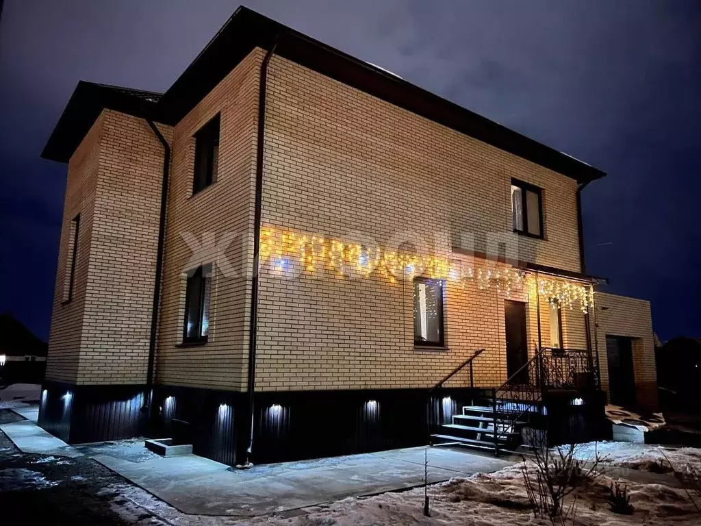 Дом в Хакасия, Абакан ул. Героя России Лелюха (317 м) - Фото 1