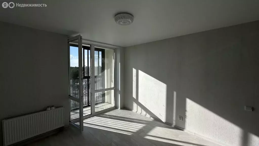 Квартира-студия: Екатеринбург, жилой район Уктус, микрорайон Светлый, ... - Фото 0