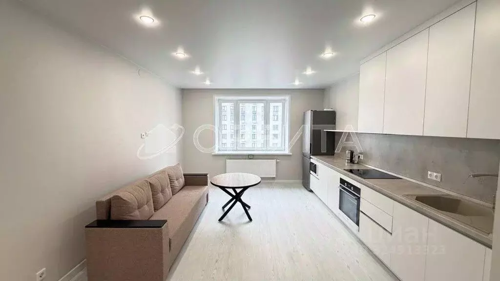 2-к кв. Тюменская область, Тюмень ул. Республики, 204к7 (70.2 м) - Фото 1