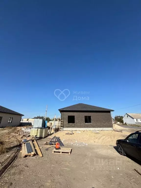 Дом в Волгоградская область, Волгоград ул. Достоевского (100 м) - Фото 1