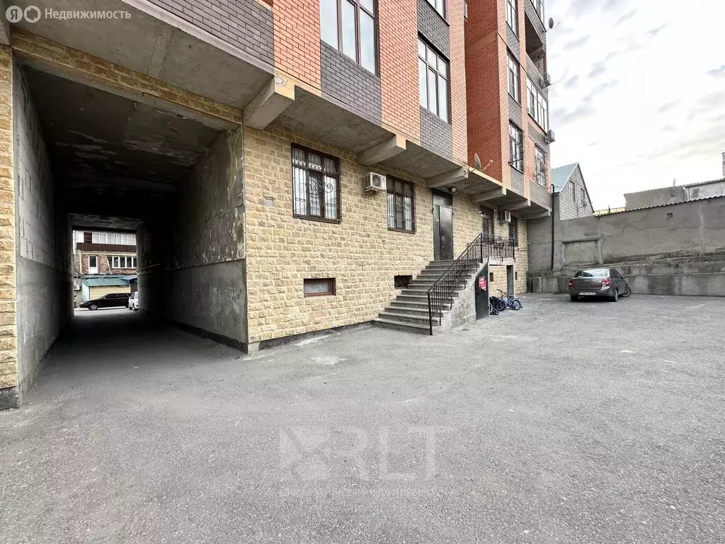 2-комнатная квартира: Махачкала, улица Абдуллы Гаджиева, 95 (75 м) - Фото 1