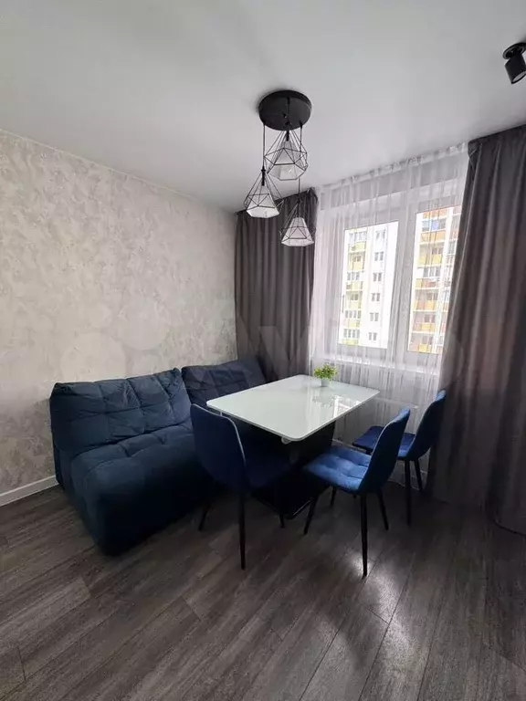 2-к. квартира, 56 м, 4/10 эт. - Фото 1