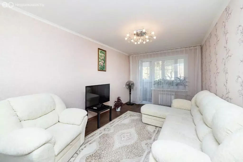 3-комнатная квартира: Курган, жилой район Заозёрный, 4-й микрорайон, ... - Фото 1