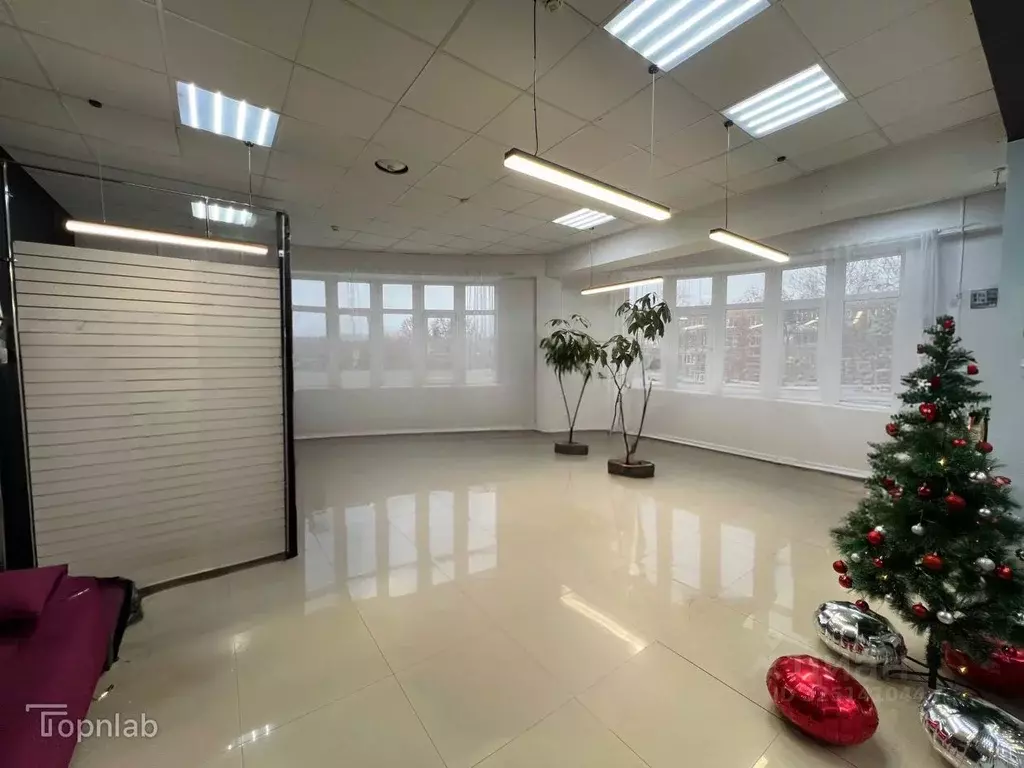 Помещение свободного назначения в Адыгея, Майкоп ул. Чкалова, 71 (48 ... - Фото 0