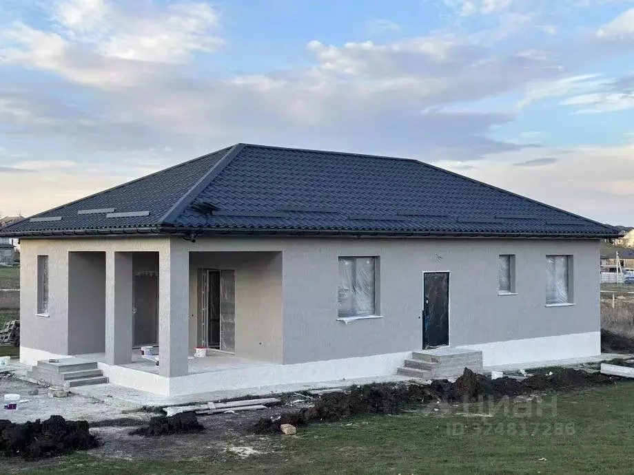 Дом в Крым, Симферопольский район, Добровское с/пос, с. Пионерское ул. ... - Фото 1