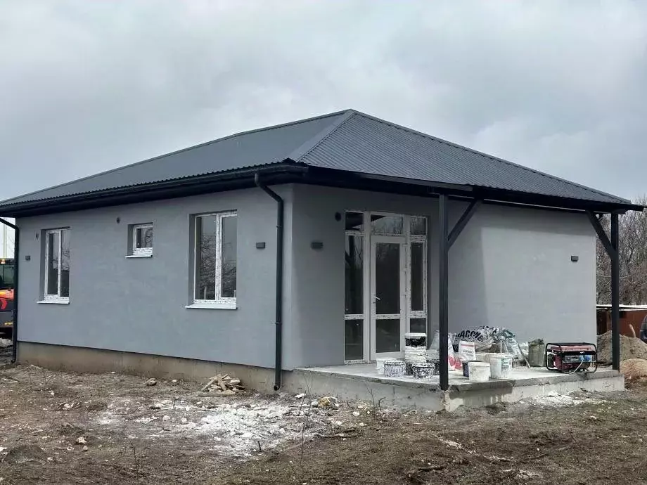 Дом в Крым, Симферопольский район, с. Трудовое ул. Зеленая (80 м) - Фото 1