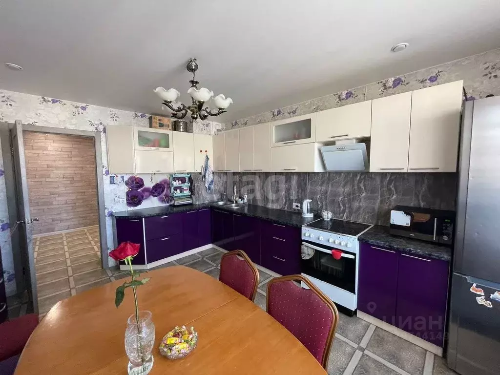 3-к кв. Тюменская область, Тюмень ул. Федюнинского, 62к2 (92.5 м) - Фото 1