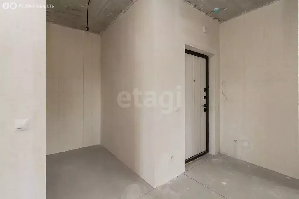 2-комнатная квартира: Тюмень, улица Игоря Комиссарова, 12 (57.2 м) - Фото 2