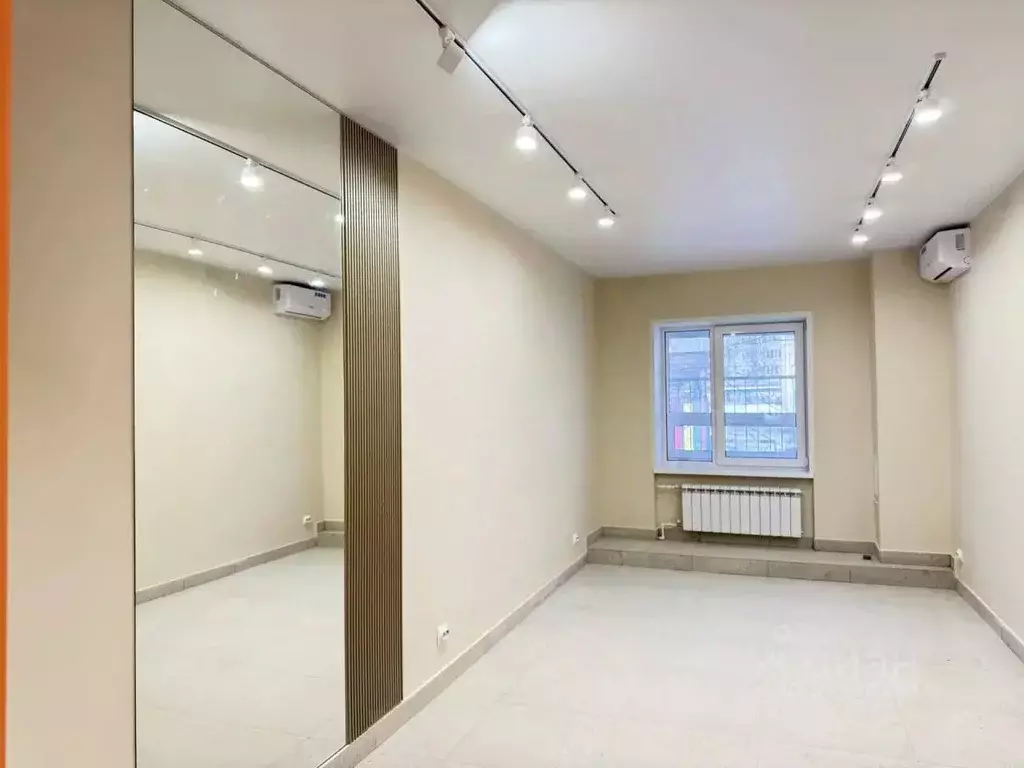 Офис в Татарстан, Казань ул. Адоратского, 8Б (20 м) - Фото 1