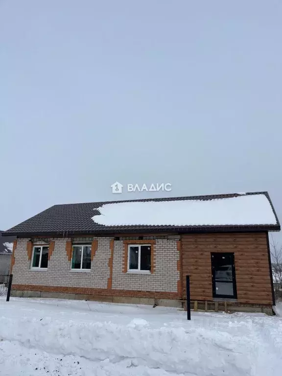 Дом в Башкортостан, Стерлитамакский район, Отрадовский сельсовет, с. ... - Фото 1