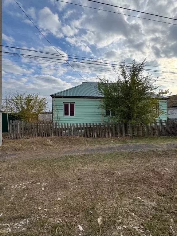 Дом в Волгоградская область, Палласовка ул. Серогодского (125 м) - Фото 1