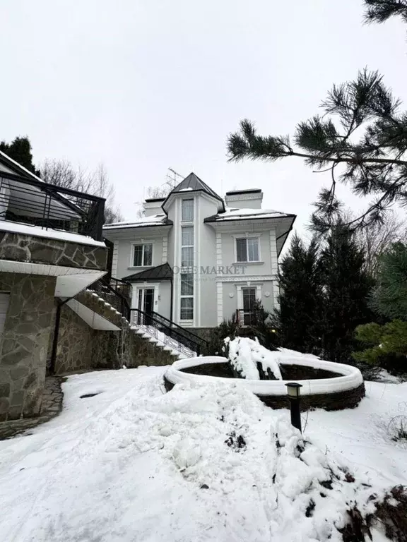 Дом в Московская область, Химки Новогорск мкр, 11 (500 м) - Фото 1