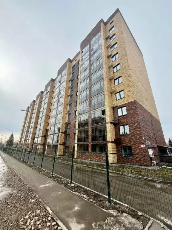 3-к кв. Татарстан, Казань ул. Рауиса Гареева, 78А (95.8 м) - Фото 0