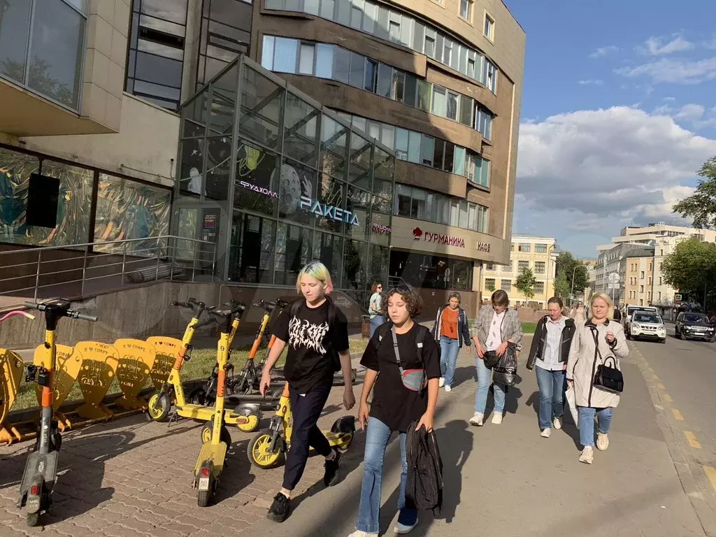 Торговое, 18 м на Фудкорте у Метро - Фото 1