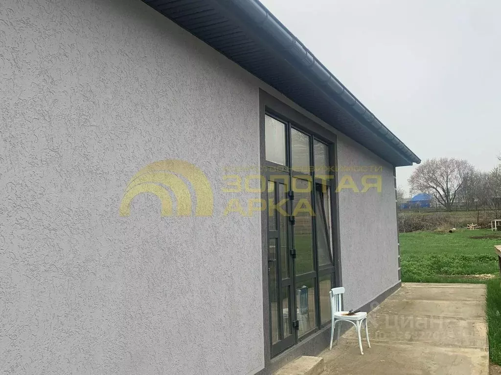 Дом в Краснодарский край, Темрюкский район, Ахтанизовское с/пос, пос. ... - Фото 1