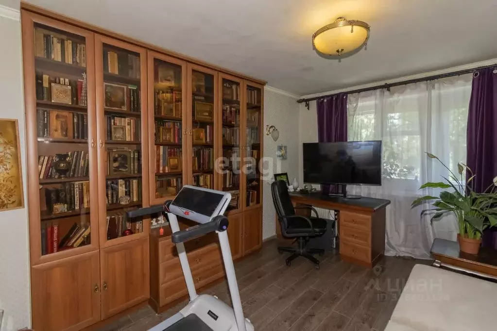 2-к кв. Тюменская область, Тюмень ул. 50 лет Октября, 37а (61.9 м) - Фото 1