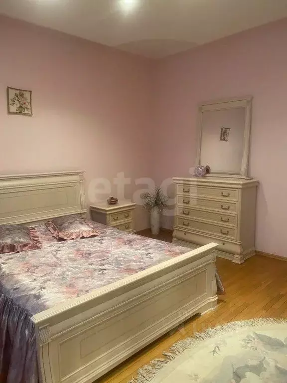 3-к кв. Тюменская область, Тюмень ул. Республики, 171к2 (138.9 м) - Фото 0