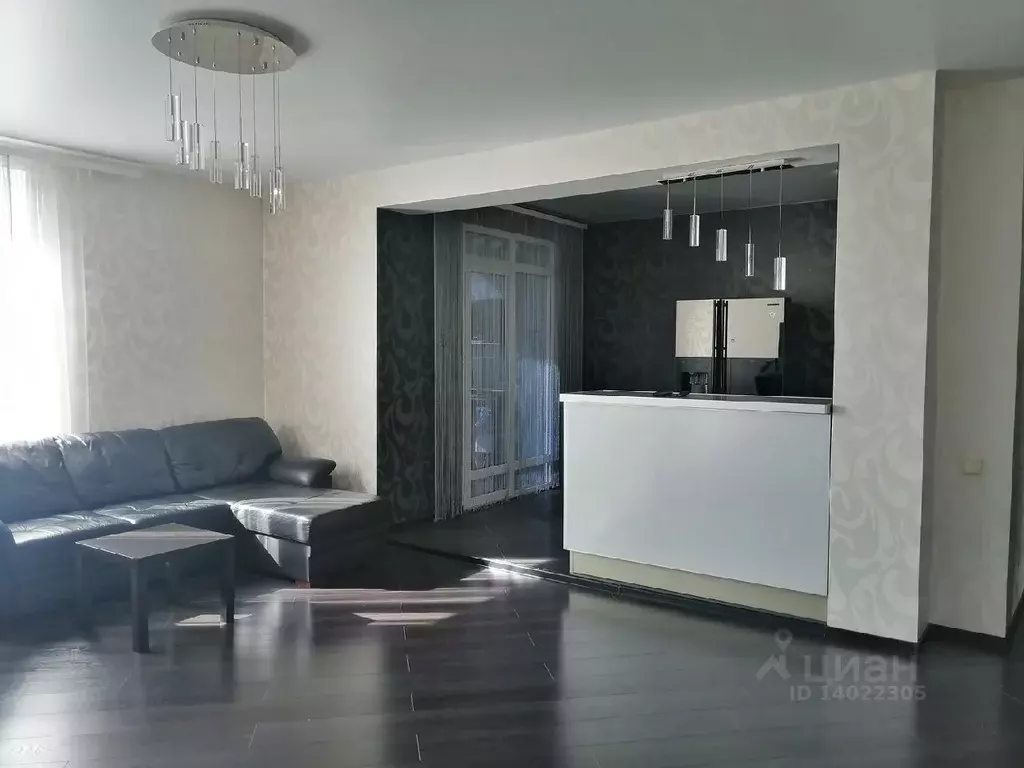 2-к кв. Омская область, Омск просп. Комарова, 15к1 (69.5 м) - Фото 1
