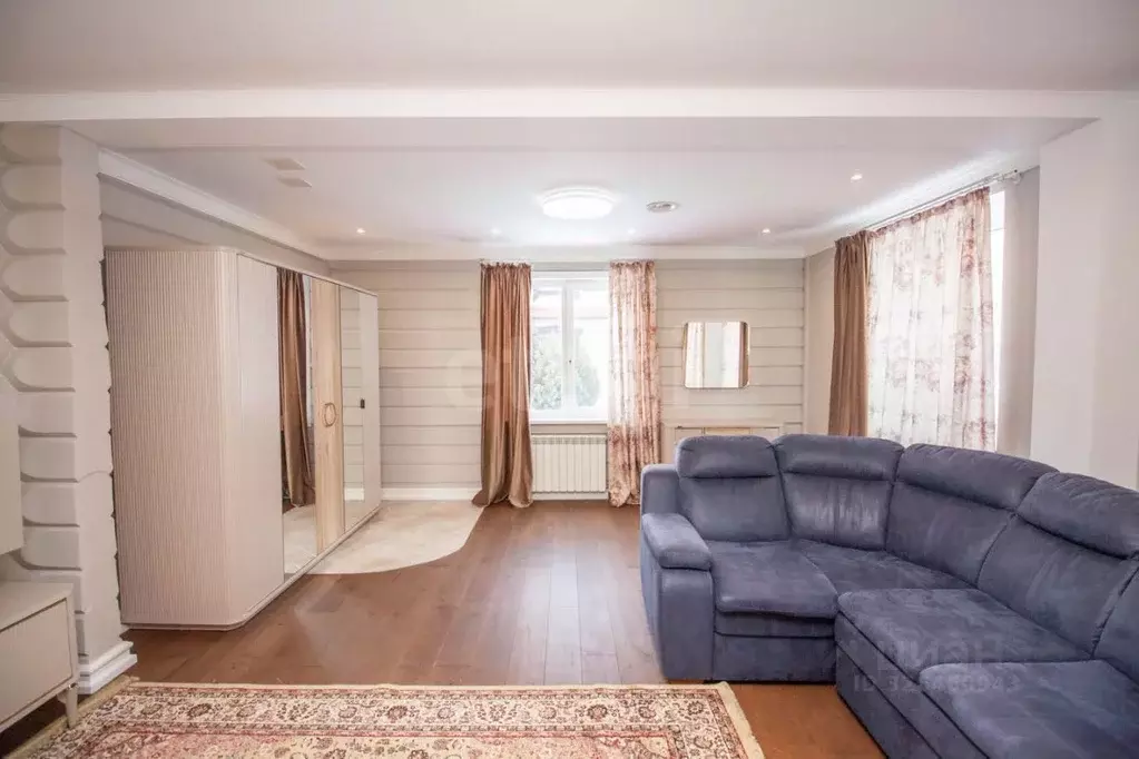 Дом в Сахалинская область, Южно-Сахалинск Больничная ул., 1Б (400 м) - Фото 1