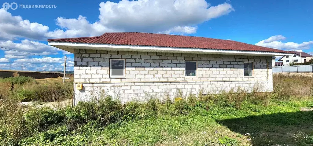 Дом в Октябрьский, 32-й микрорайон, улица Владимира Щелкачева, 43 (257 ... - Фото 2