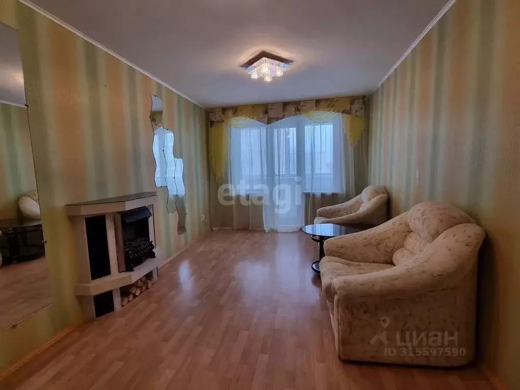 4-к кв. Челябинская область, Чебаркуль ул. Карпенко, 17А (76.5 м) - Фото 0